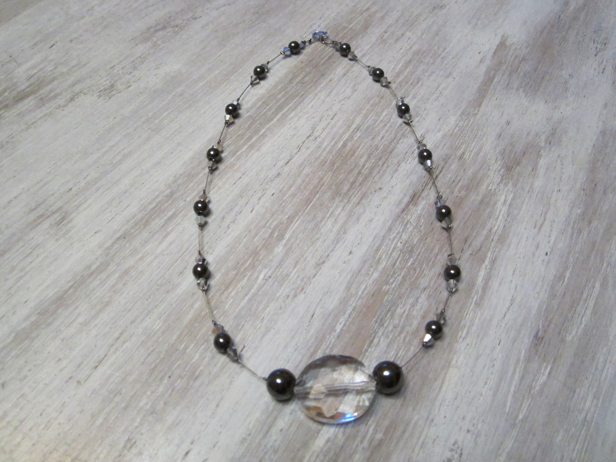 Collier des perles d'Hématite