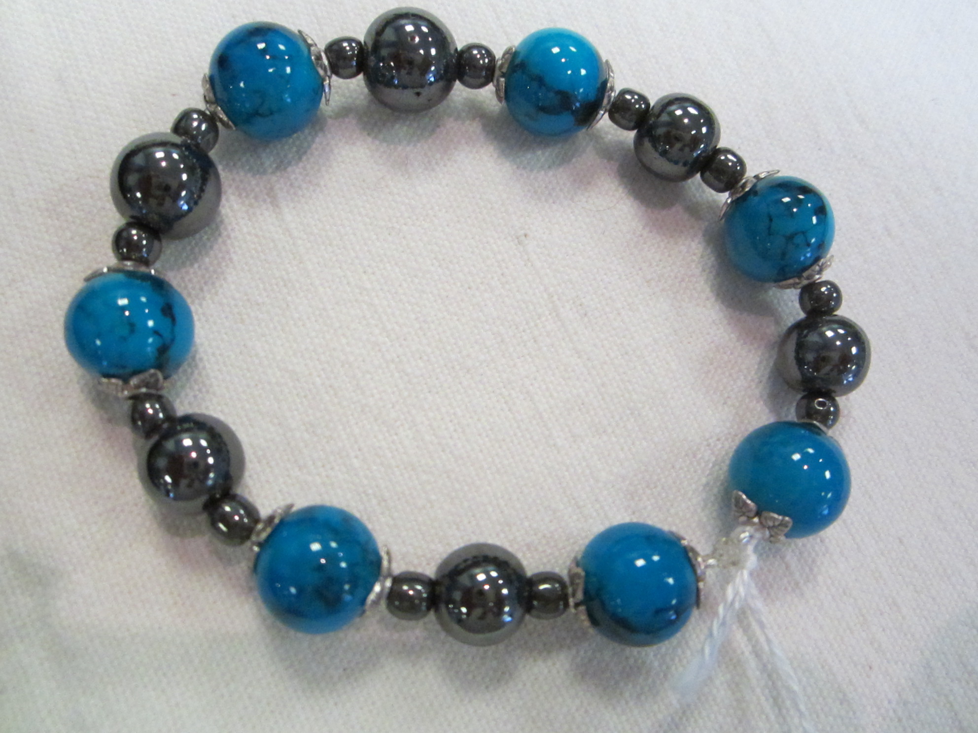 Bracelet en Perles d'Hématite et perles bleues